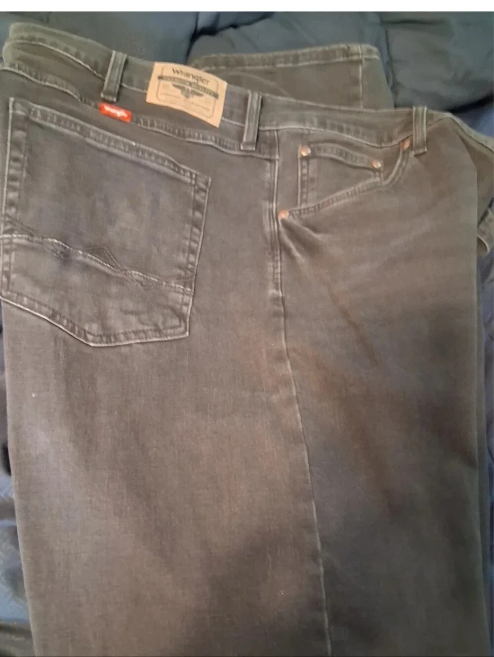 Wrangler Relaxed Bootcut Fit Jeans in Faded Black 42/30